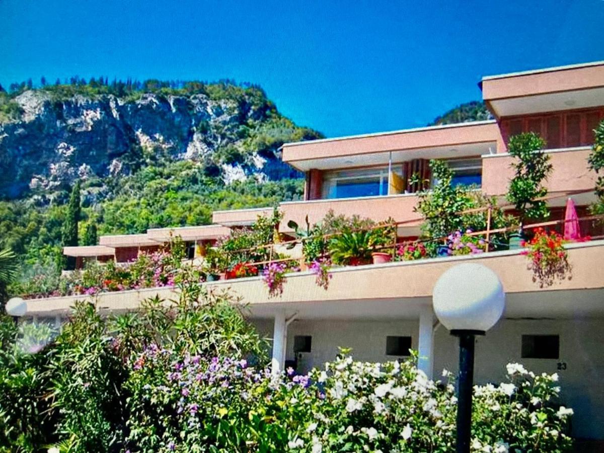 Appartamento Peppino Mit Seeblick Und Pool Riva del Garda Eksteriør billede